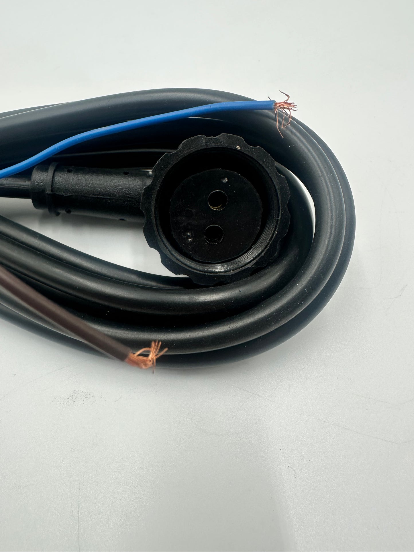 Przewód cewki elektrozaworu windy M27/M24