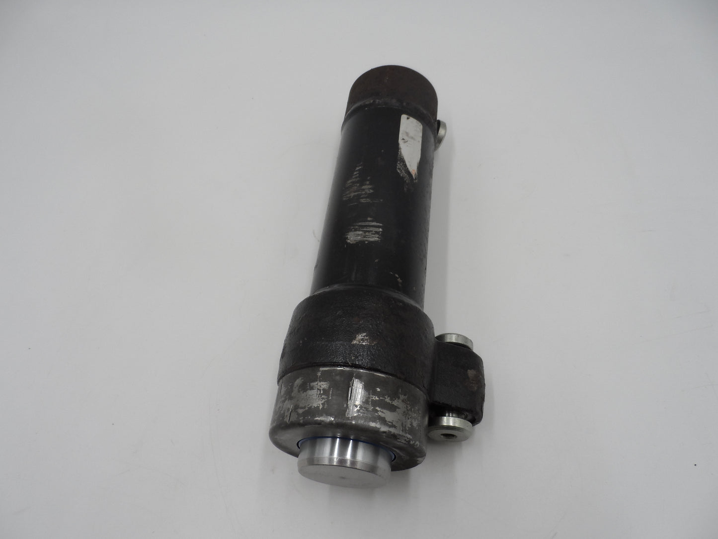 Siłownik poziomujący tzw. pamięć hydrauliczna CAD08.050.40.0100