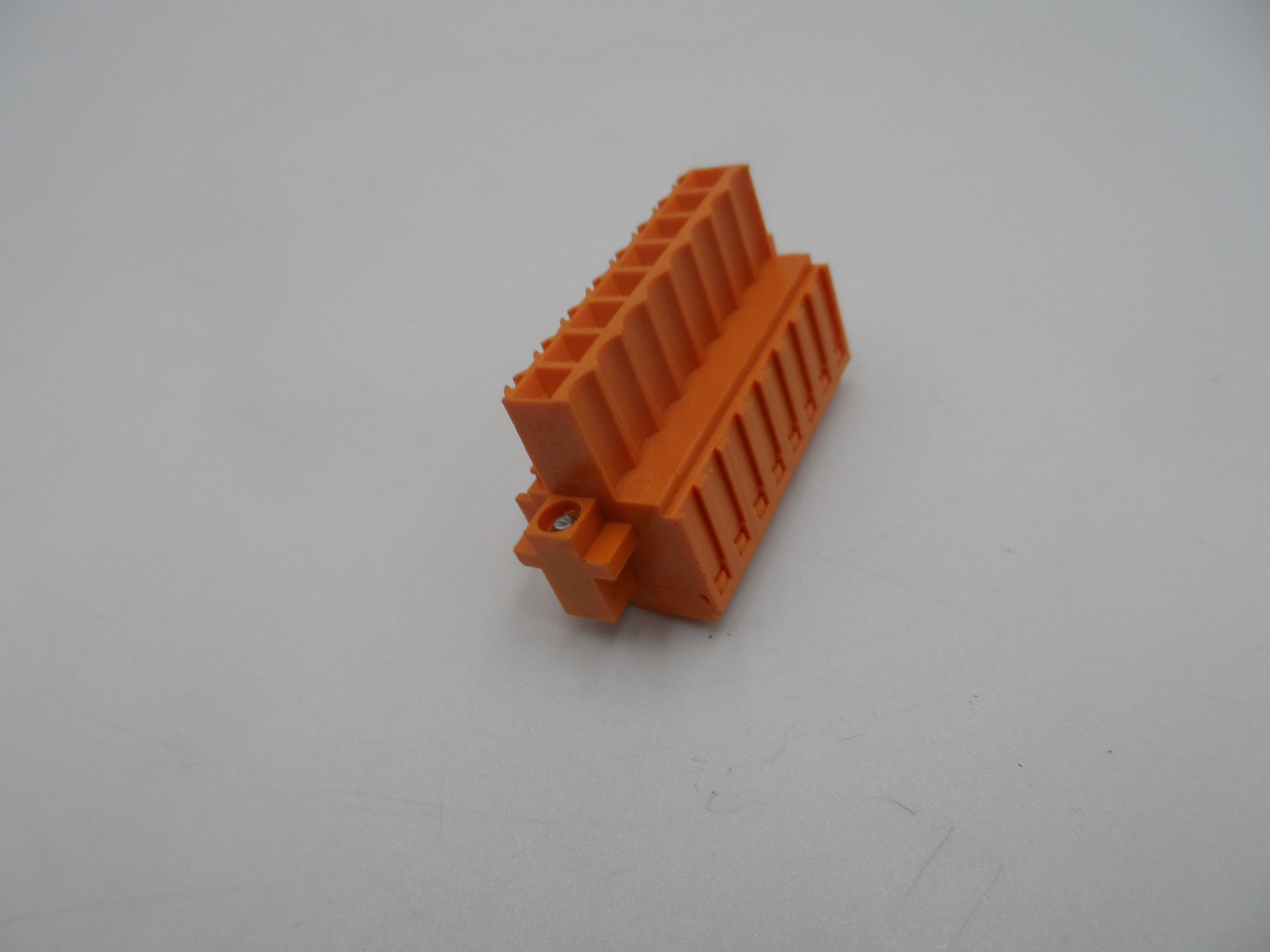 Wtyczka elektryczna 8-pin EEA2604