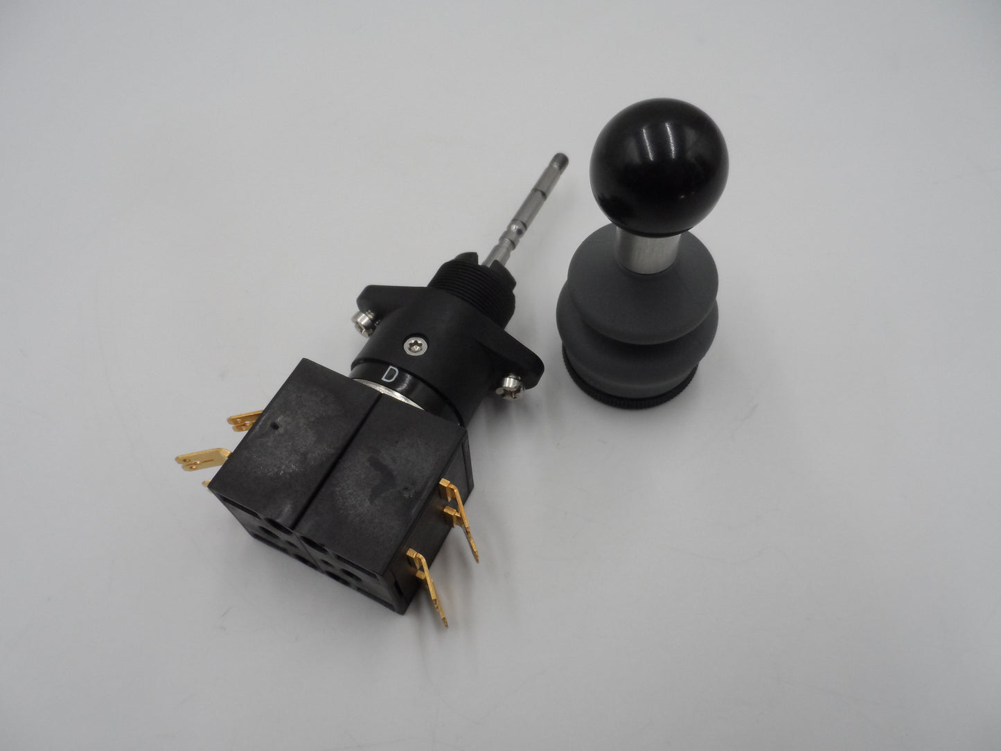 Joystick 4-pozycyjny prawy z dwoma stycznikami do wind Bar Cargolift